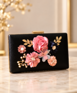 Cluth sobre negro Floral satinado